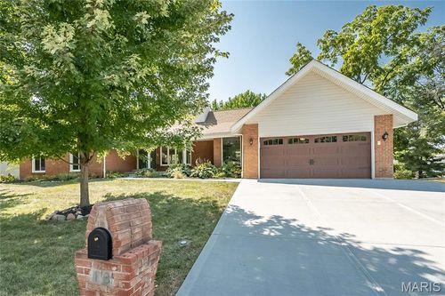 13 Savoy Dr, Lake St Louis, MO, 63367-1117 | Card Image