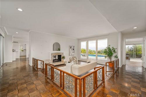 20193 Adele Dr, Woodland Hills, CA, 91364-4602 | Card Image