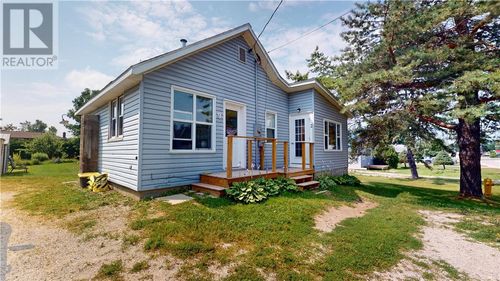 9 Draper St E, Little Current, ON, P0P1K0 | Card Image