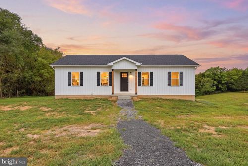 140 Old Madison Ln, Kearneysville, WV, 25430-5640 | Card Image