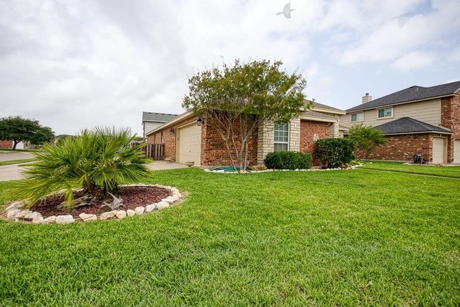 Spacious corner lot | Image 4