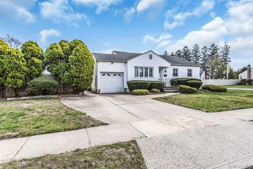 80 Knickerbocker Road N, Oyster Bay, NY, 11803 | Card Image