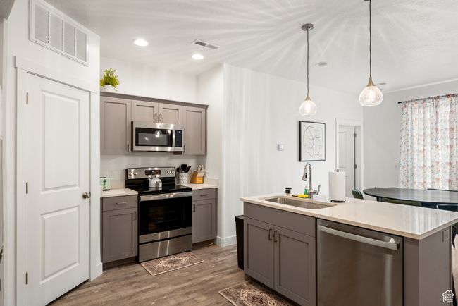 537 N Blue Lake St St, Townhouse with 3 bedrooms, 3 bathrooms and 4 parking in Garden City UT | Image 5