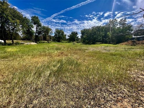 749 Caldwell St, Lexington, TX, 78947-6307 | Card Image