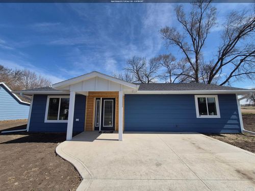 640 S 4th St, Akron, IA, 51001-8563 | Card Image