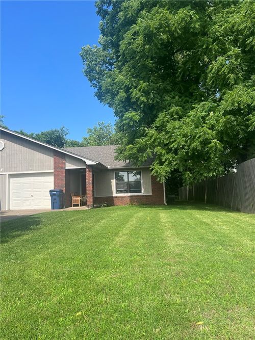 b-718 N Walnut St, Siloam Springs, AR, 72761-2350 | Card Image