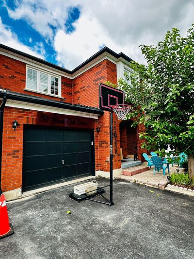 59 Black Oak Dr, House other with 2 bedrooms, 1 bathrooms and 1 parking in Brampton ON | Image 1