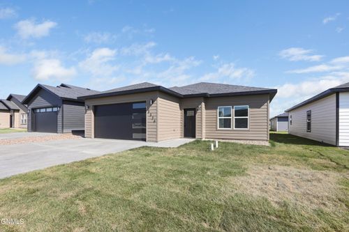 3326 34th Street W, Williston, ND, 58801 | Card Image