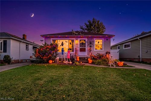 2523 Center Dr, Parma, OH, 44134-4703 | Card Image