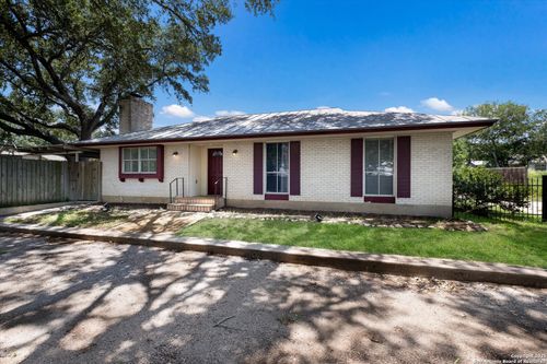 1305 G St, Floresville, TX, 78114-2621 | Card Image