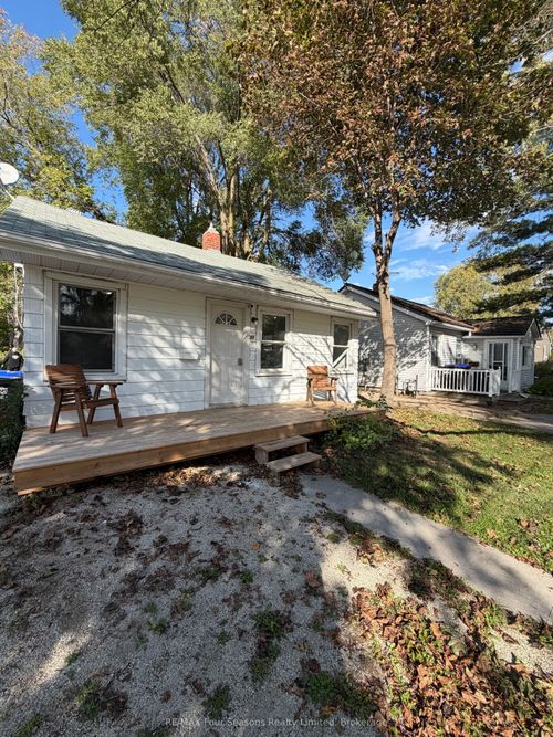 95 8th St, Collingwood, ON, L9Y2C6 | Card Image