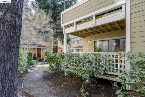 a-2627 2627 Oak Rd, Walnut Creek, CA, 94597 | Card Image