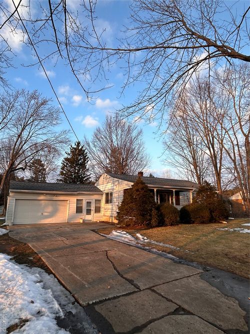 1136 W Rowland St, Grand Blanc, MI, 48507-4015 | Card Image