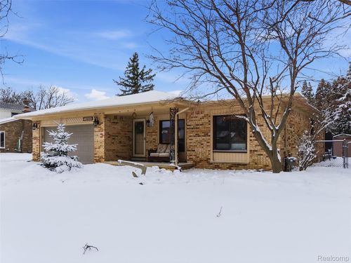 15850 Valerie Dr, Macomb, MI, 48044-2484 | Card Image