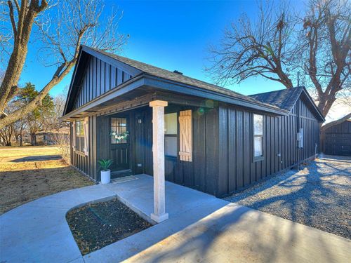 1909 W Louisiana Ave, Chickasha, OK, 73018-6326 | Card Image