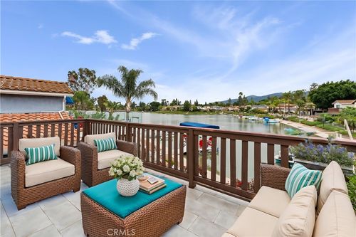 1558 Camelot Dr, Corona, CA, 92882 | Card Image