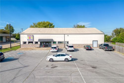 462 E Henri De Tonti Blvd, Tontitown, AR, 72762-9667 | Card Image