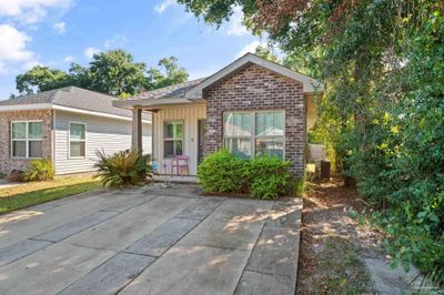 216 S J St, House other with 2 bedrooms, 2 bathrooms and 2 parking in Pensacola FL | Image 3