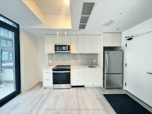 137-c-1612 Charles St, Whitby, ON, L1N0P3 | Card Image