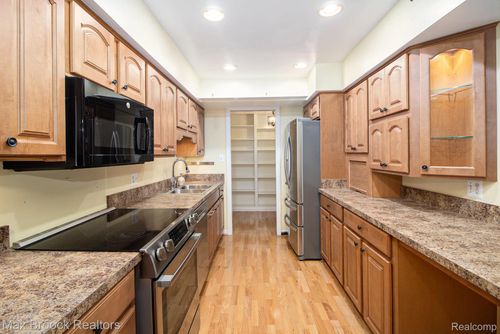 apt-105-19710 W 13 Mile Rd, Beverly Hills, MI, 48025-5167 | Card Image