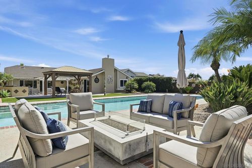 2742 Glasgow Dr, Carlsbad, CA, 92010 | Card Image