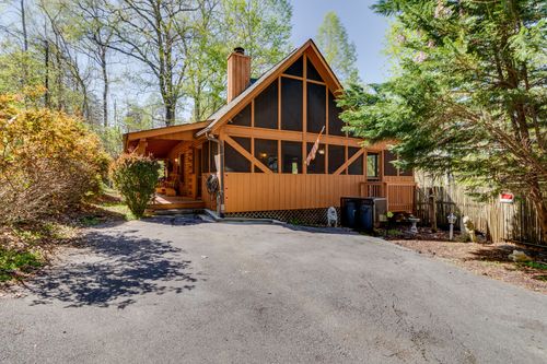 1634 Ridgecrest Dr, Sevierville, TN, 37876-7402 | Card Image