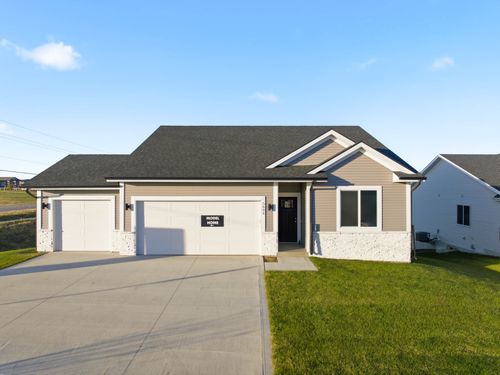 5604 Leyden Ave, Des Moines, IA, 50317-5025 | Card Image