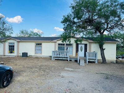 200 Lolita Dr, House other with 4 bedrooms, 3 bathrooms and null parking in Lytle TX | Image 2