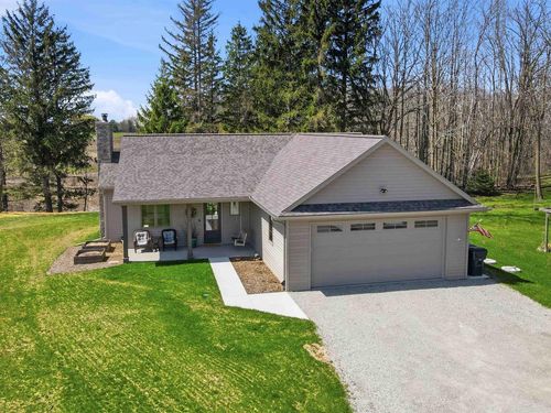 N2393 Maloney Road, VANDENBROEK, WI, 54130 | Card Image