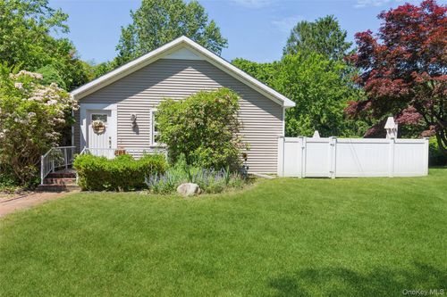 5 Olive St, Rocky Point, NY, 11778-8001 | Card Image