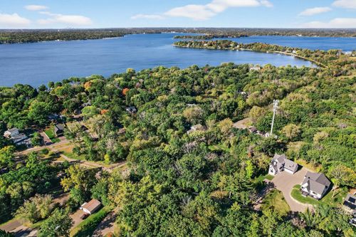 1610 Briarwood Ave, Mahtomedi, MN, 55115-1463 | Card Image