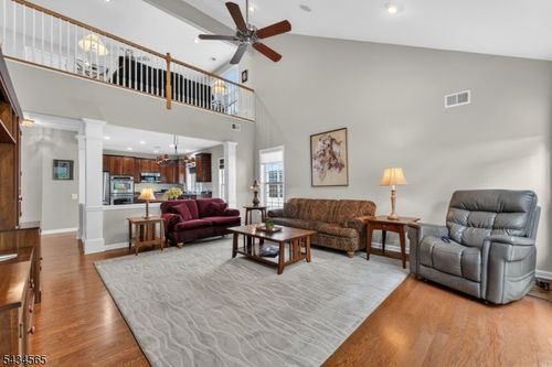 717 Thistle Hill Ln, Somerset, NJ, 08873-6067 | Card Image