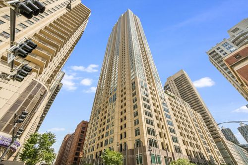 apt-30f-33 W Ontario St, CHICAGO, IL, 60654-7768 | Card Image