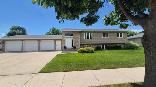2420 14th Ave Se, ABERDEEN, SD, 57401-7808 | Card Image