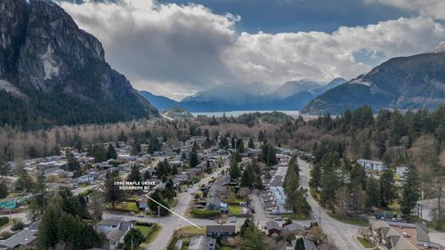 1990 Maple Dr, Squamish, BC, V8B0X2 | Card Image