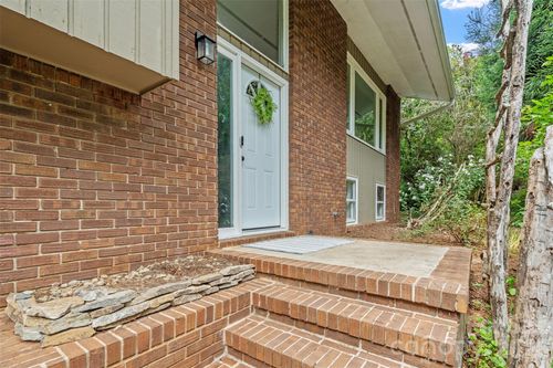 15 Beaverdam Ct, Asheville, NC, 28804-2705 | Card Image