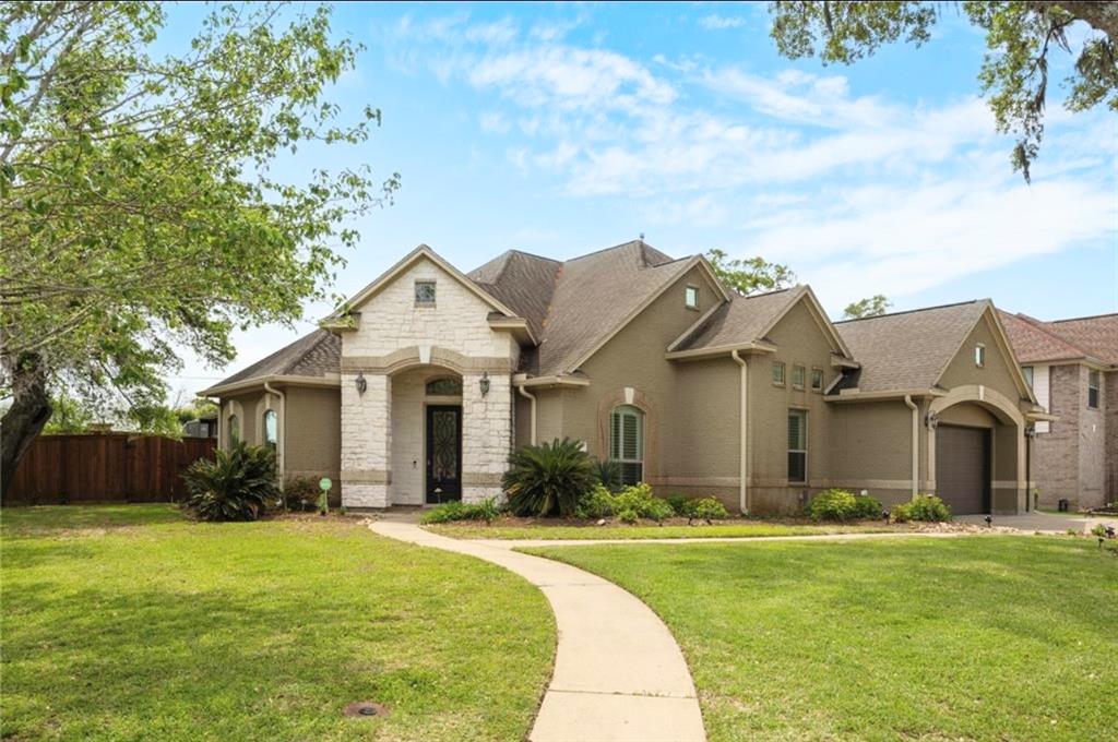 Snowberry Ct, Lake Jackson, TX 77566