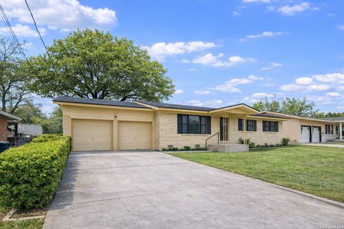445 Granada Dr, New Braunfels, TX, 78130-3817 | Card Image