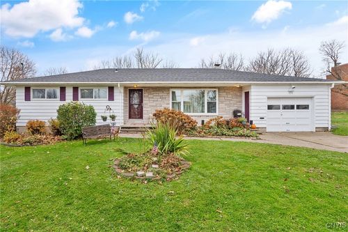 124 Ellen St, Oswego, NY, 13126-3945 | Card Image