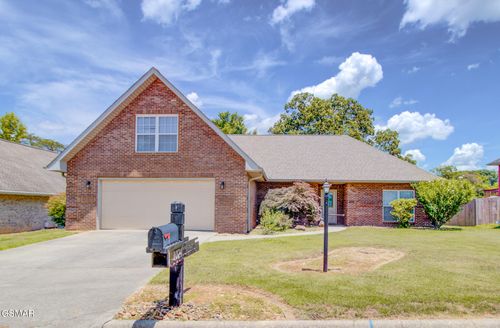 1074 Saint Johns Dr, Maryville, TN, 37801-9609 | Card Image