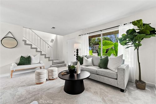 8437 El Arroyo Dr, Huntington Beach, CA, 92647-7012 | Card Image