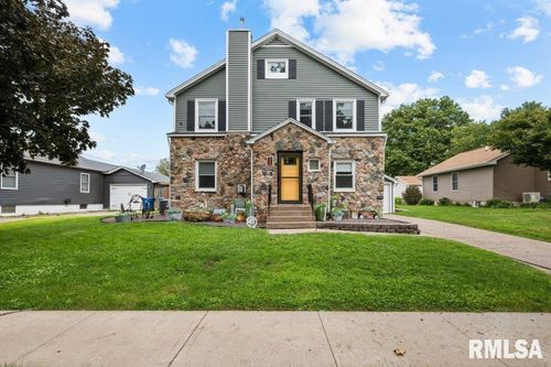 334 E James St, Walcott, IA, 52773-8551 | Card Image