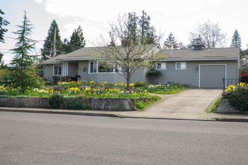 826 Holly St, Ashland, OR, 97520-2932 | Card Image