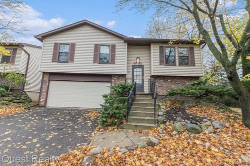 2913 Roundtree Drive, Troy, MI, 48083 | Card Image