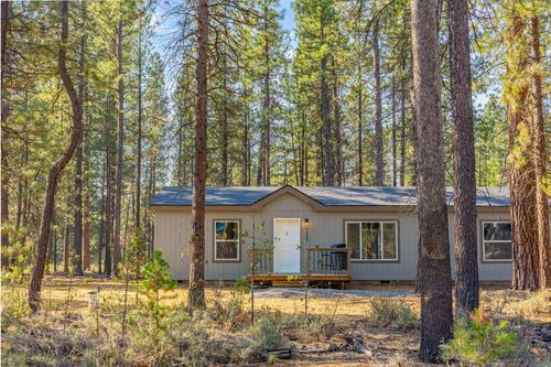 15387 Bear St, La Pine, OR, 97739-9409 | Card Image