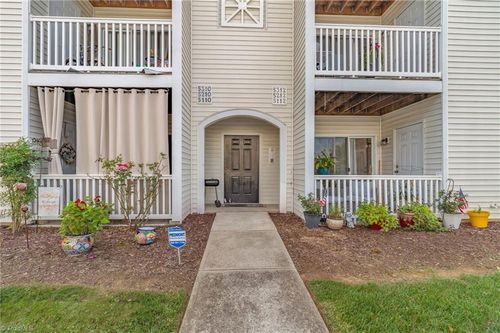 5112 Mcconnell Dr, Kernersville, NC, 27284-6082 | Card Image