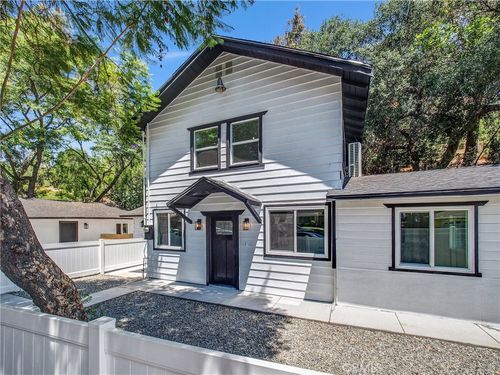 1385 Val Vista St, Pomona, CA, 91768-1337 | Card Image