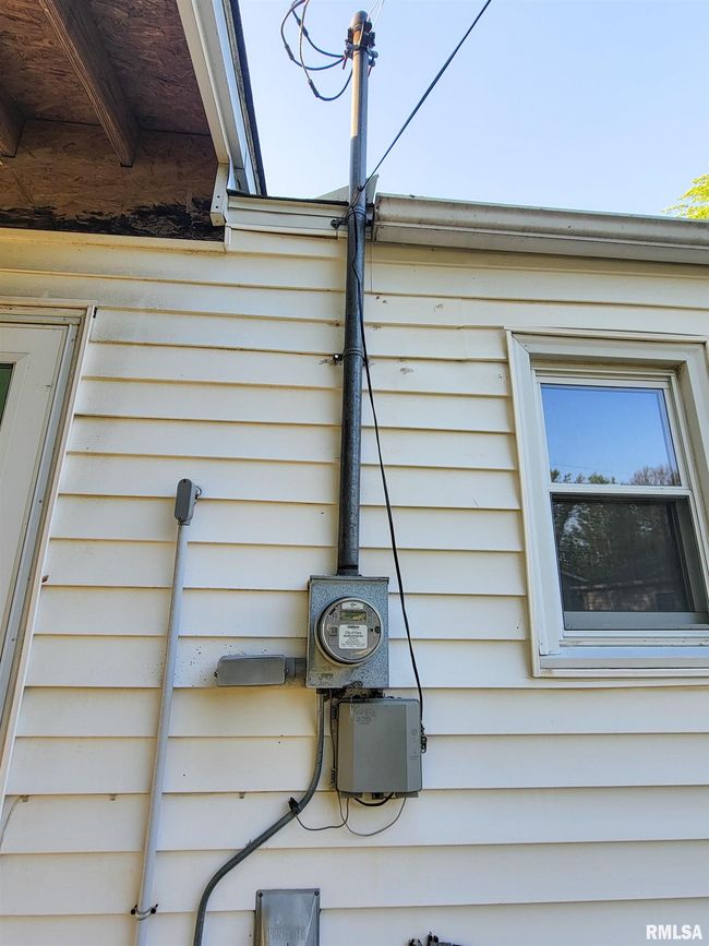225 Hickory St, House other with 2 bedrooms, 1 bathrooms and null parking in Flora IL | Image 47