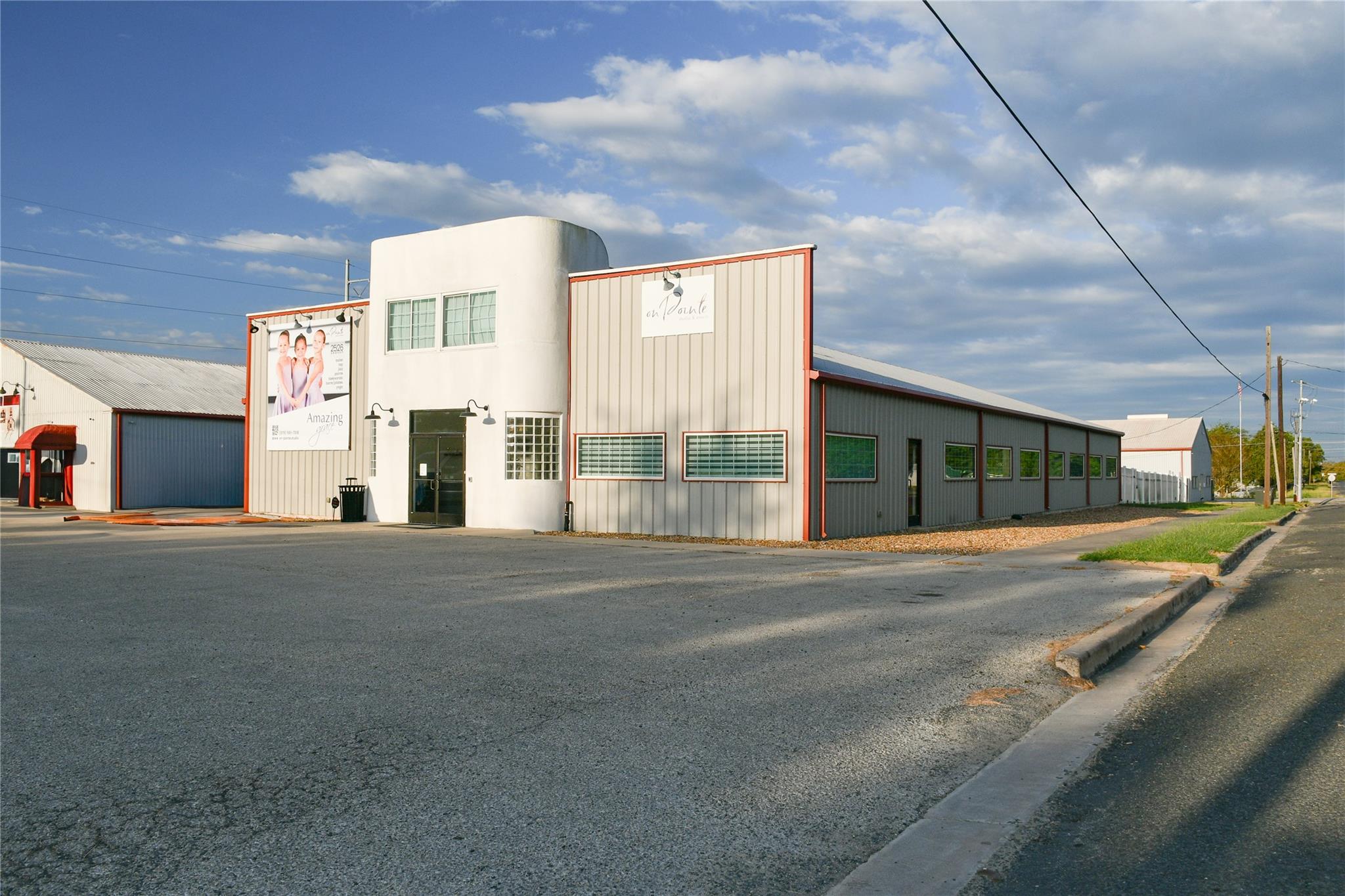 Commercial Sale in Schulenburg