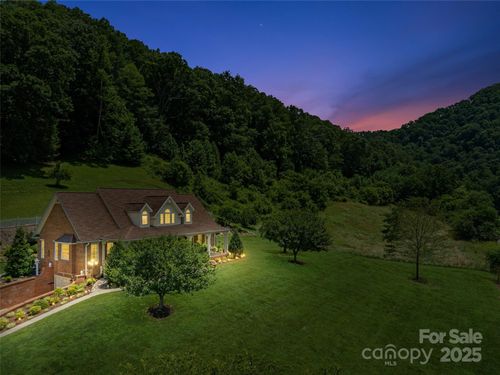 38 Peterson Ln, Green Mountain, NC, 28740-8594 | Card Image